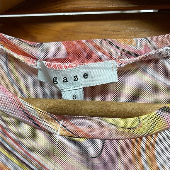 Gaze Sheer Multicolor Swirl Crop Top - Picture 3 of 9